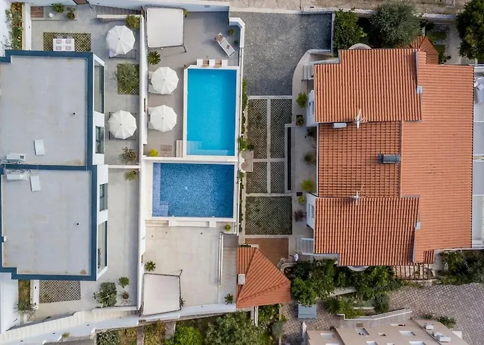 Holiday Home Lolina,Sea On A Palm! Heated Pool