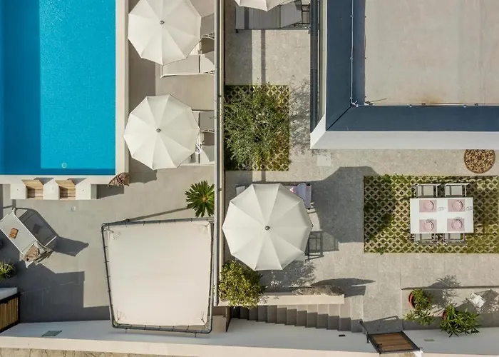 Holiday Home Lolina,Sea On A Palm! Heated Pool
