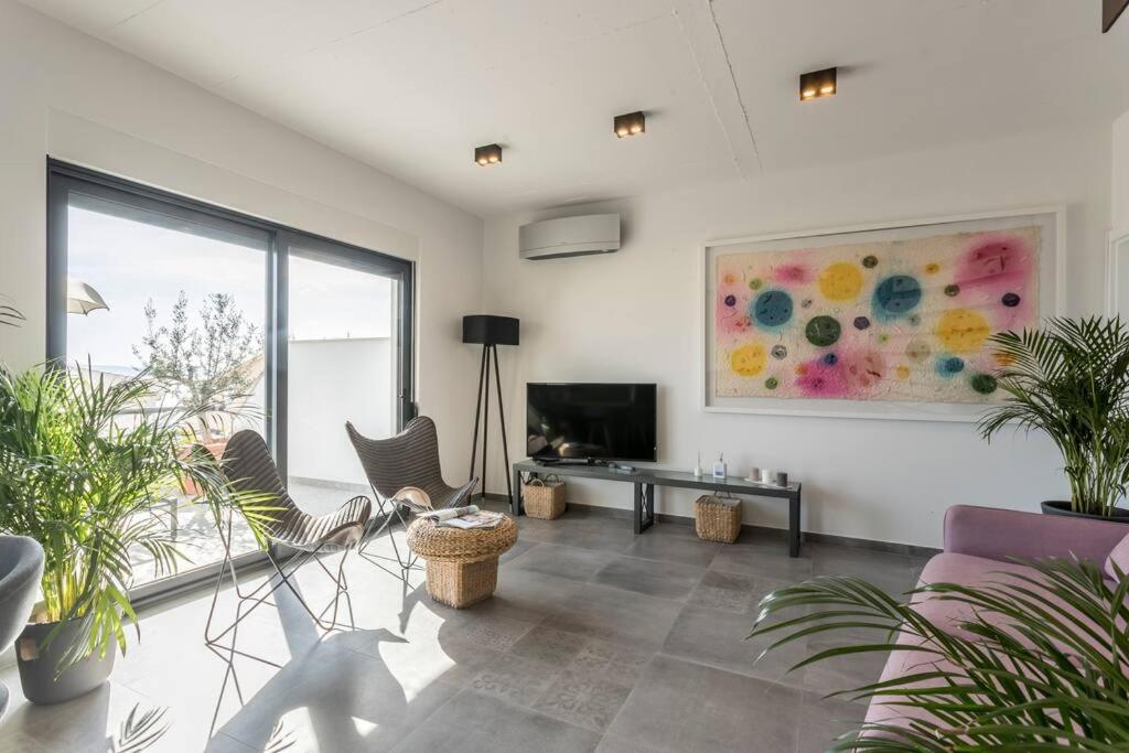 Lolina,sea On A Palm! Heated Pool Holiday home