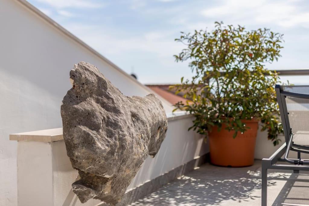 Lolina,sea On A Palm! Heated Pool Trogir